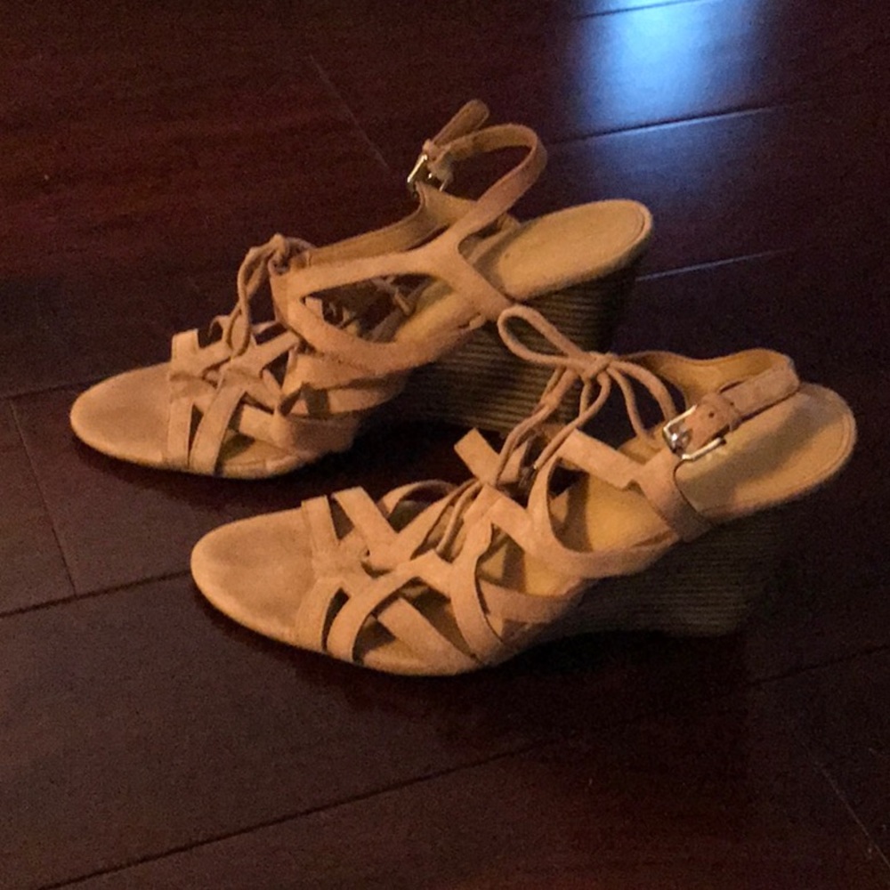 Shoes - Picture 3 of 4